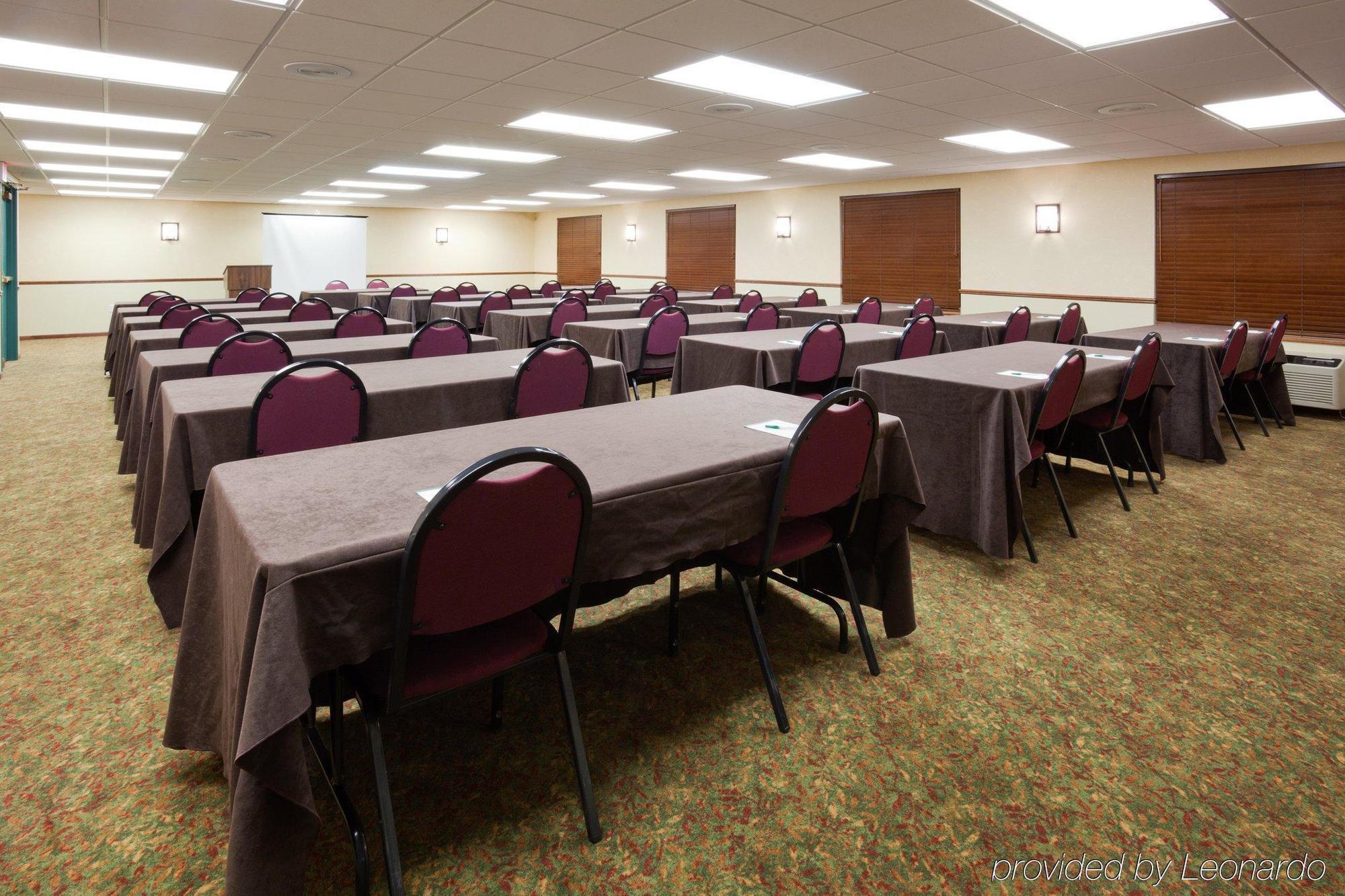 Country Inn & Suites By Radisson Bismarck Waterpark Afaceri foto